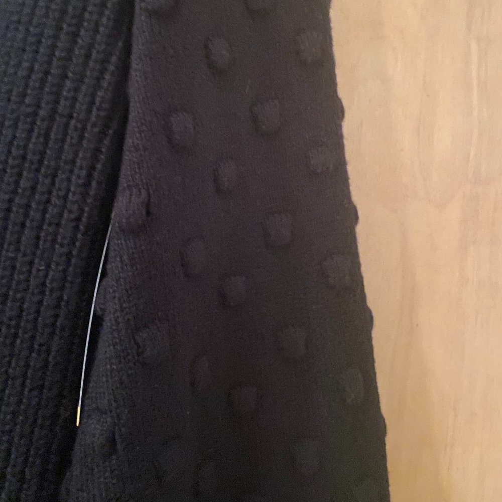Vince Camuto Women's Sweater with puffed sleeves - raised dots on sleeves - Med - Picture 3 of 4